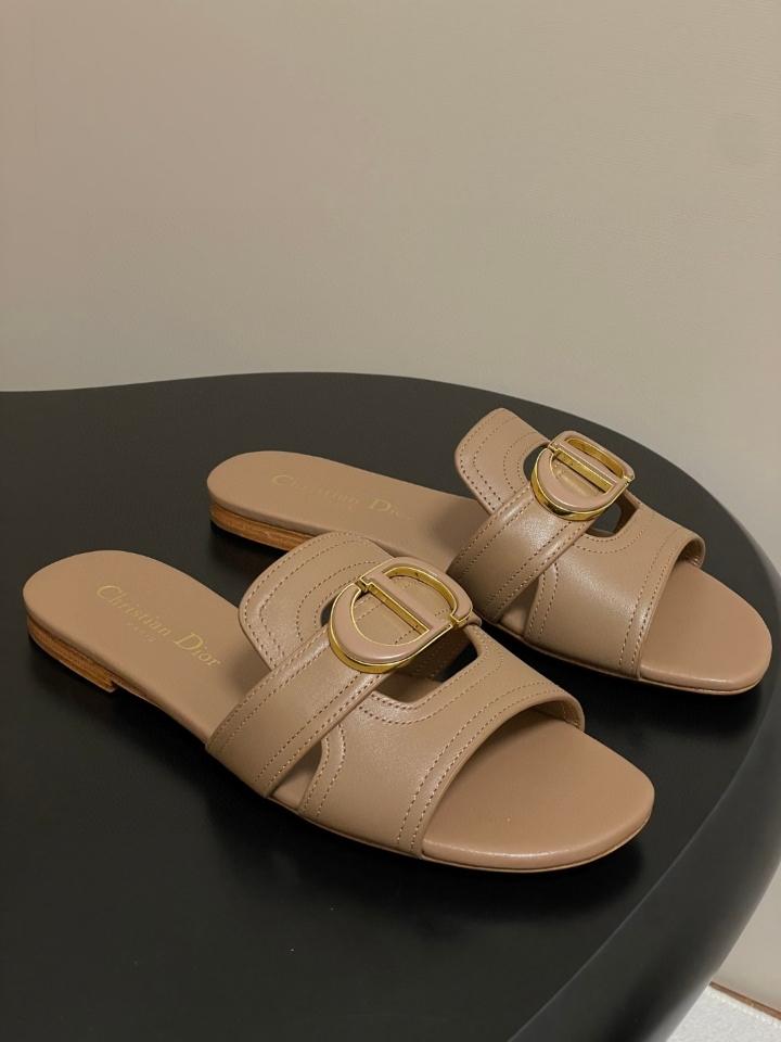 Dior 30 Montaigne Slide
Nude Calfskin
KCQ266VEA_S11U (2)-duoc-ban-tai-Hvip Shoes and Clothes
