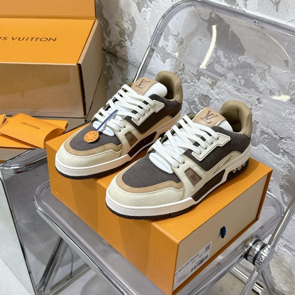 Louis Vuitton 1AHTFN
LV Trainer Outdoor Sneaker Marron(N1) -duoc-ban-tai-Hvip Shoes and Clothes