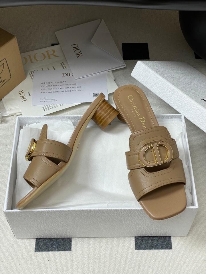 Dior 30 Montaigne Heeled Slide
Nude Calfskin
KCO374CFY 40mm (2)-duoc-ban-tai-Hvip Shoes and Clothes