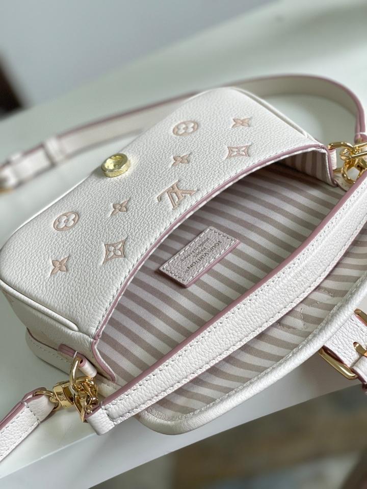 Louis Vuitton M13642
Nano Diane 10.5 x 6 x 19cm Sao chép-duoc-ban-tai-Hvip Bags and Accessories
