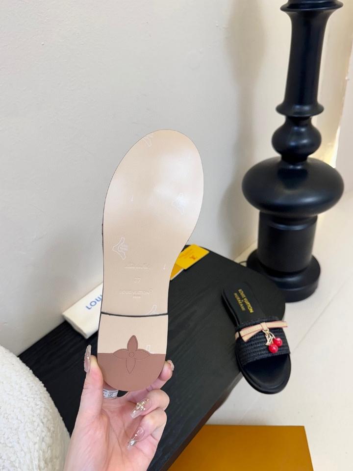 Louis Vuitton 1AHLRN
New
LV x TM Lily Flat Mule black -duoc-ban-tai-Hvip Shoes and Clothes