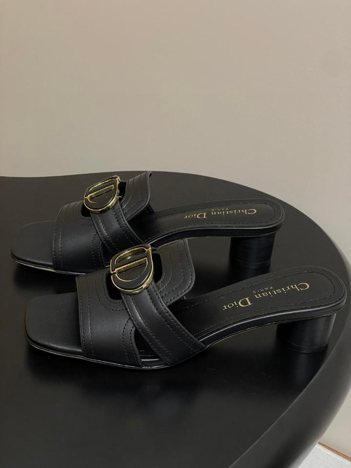 Dior 30 Montaigne Heeled Slide
Black Calfskin
KCQ883VEA_S900 40mm (2)-duoc-ban-tai-Hvip Shoes and Clothes