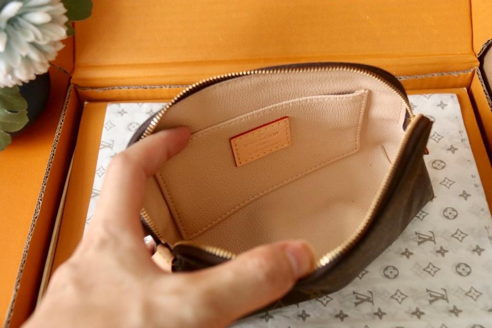 Louis Vuitton M47515
Cosmetic Pouch PM-duoc-ban-tai-Hvip Bags and Accessories