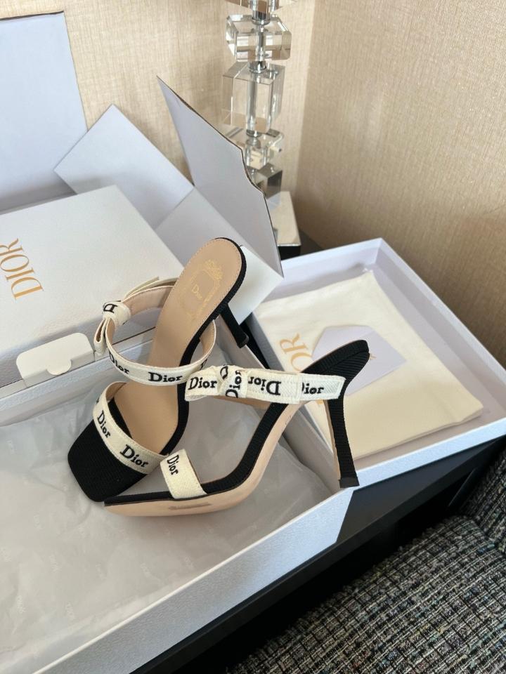 Dior Heeled Sandal with J'Adior Straps
Black Embroidered Cotton-duoc-ban-tai-Hvip Shoes and Clothes