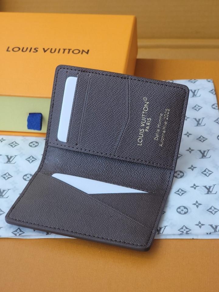 Louis Vuitton M26010
Ví Pocket Organizer-duoc-ban-tai-Hvip Bags and Accessories