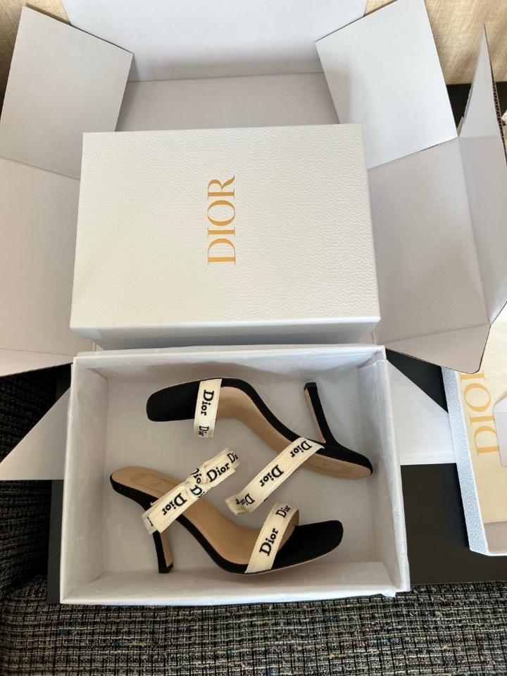 Dior Heeled Sandal with J'Adior Straps
Black Embroidered Cotton-duoc-ban-tai-Hvip Shoes and Clothes