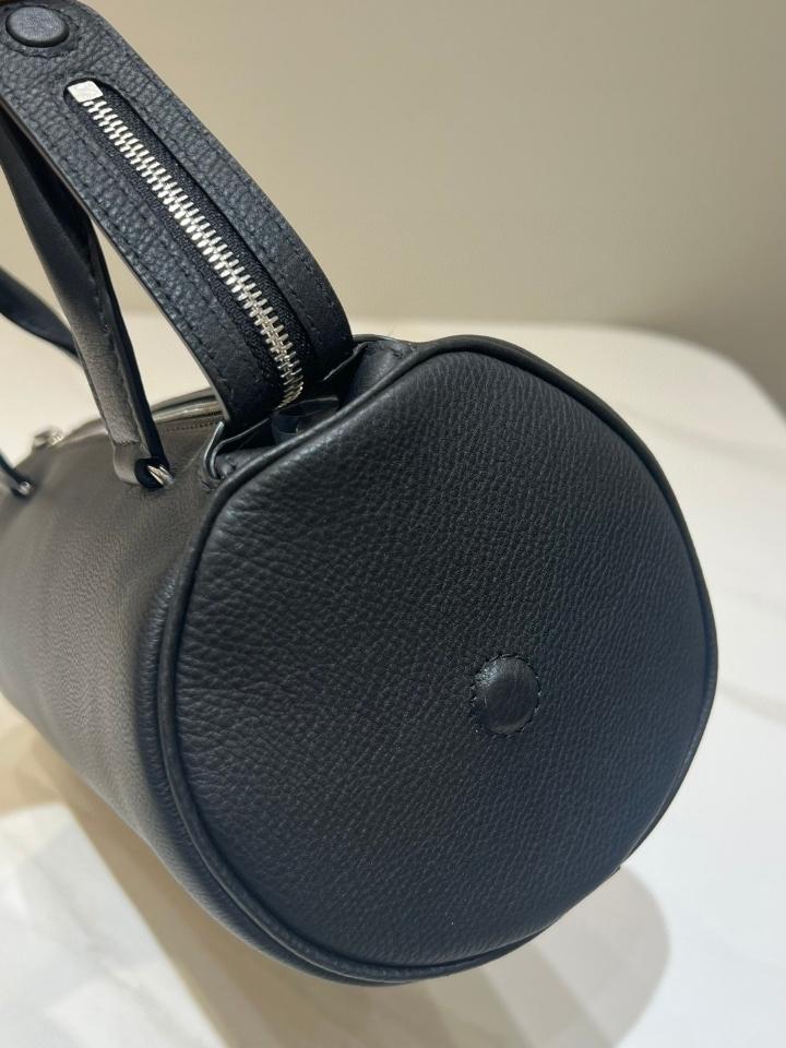 THE ROW 
Edith Small leather shoulder bag black 25x9x13x12cm-duoc-ban-tai-Hvip Bags and Accessories