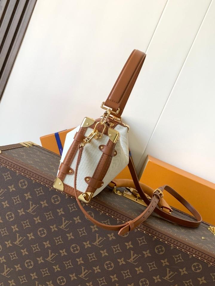 Louis Vuitton M14411
Side Trunk MM 16 x 8.5 x 23.5cm-duoc-ban-tai-Hvip Bags and Accessories