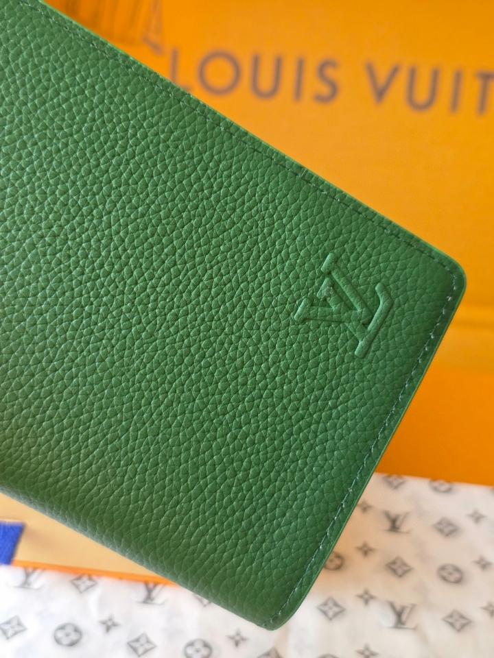 Louis Vuitton M25942
Brazza Wallet green-duoc-ban-tai-Hvip Bags and Accessories