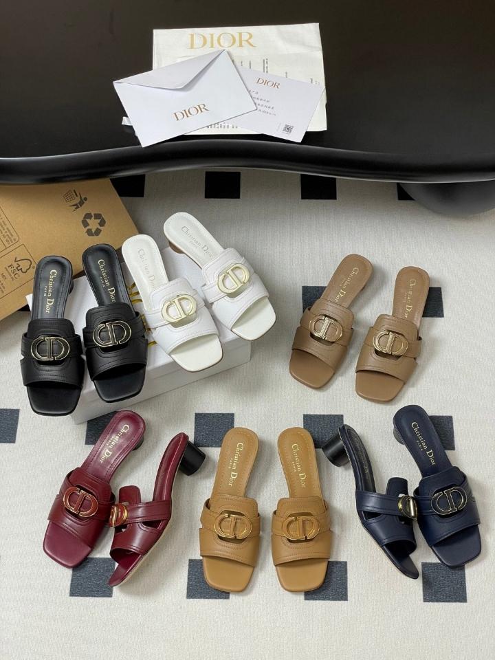 Dior 30 Montaigne Heeled Slide
Red Ruby Calfskin
KCO374CFY 40mm (2) -duoc-ban-tai-Hvip Shoes and Clothes