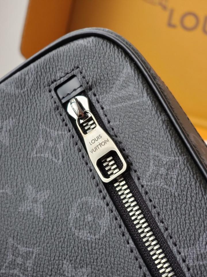 Louis Vuitton N47626
Pochette Kasai grey-duoc-ban-tai-Hvip Bags and Accessories