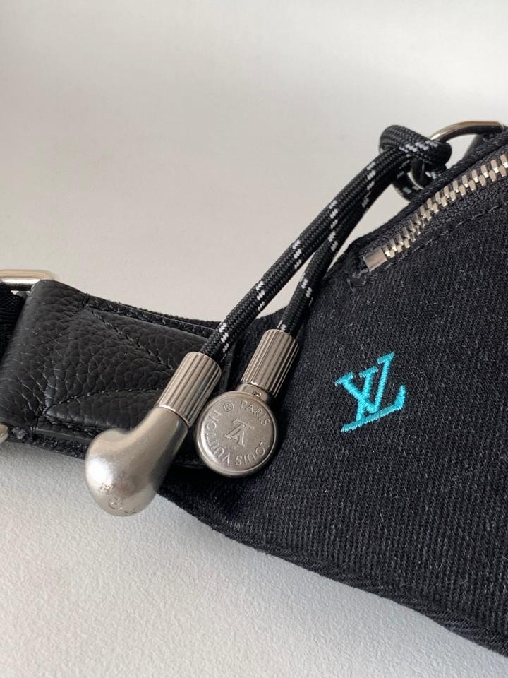 Louis Vuitton M13961
Túi Đeo Hông Rush 37x 14x 13cm-duoc-ban-tai-Hvip Bags and Accessories