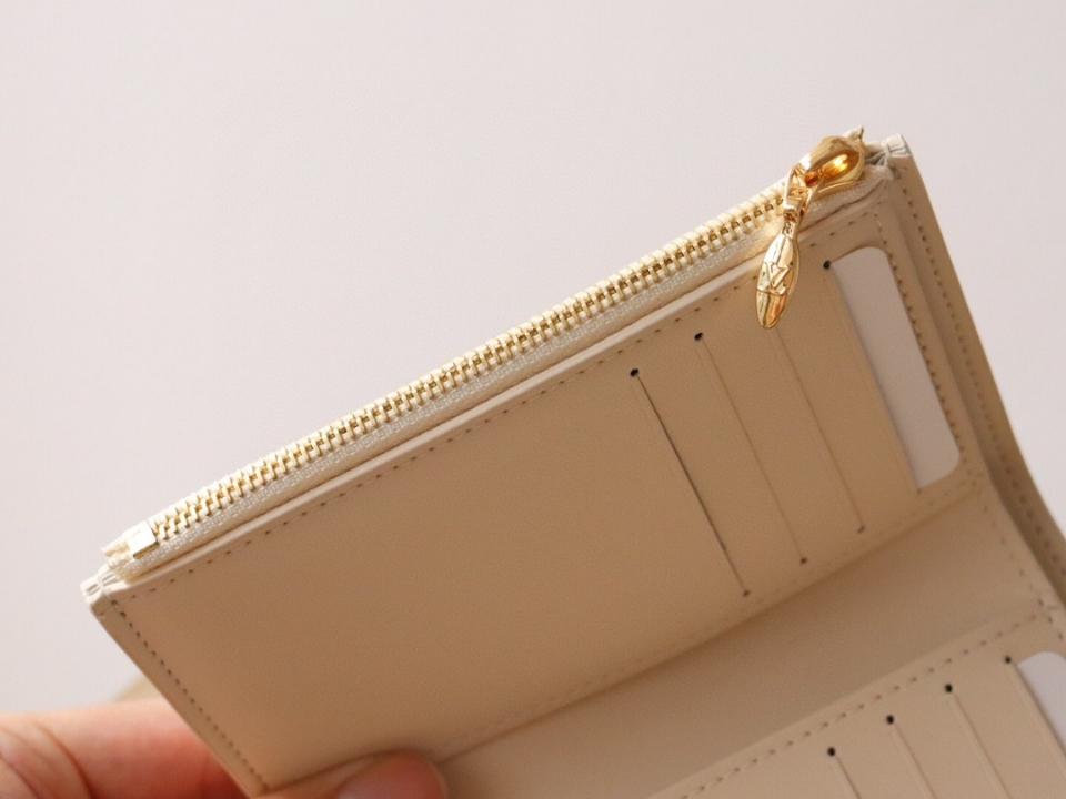 Louis Vuitton M11363
Capucines Compact Wallet.-duoc-ban-tai-Hvip Bags and Accessories