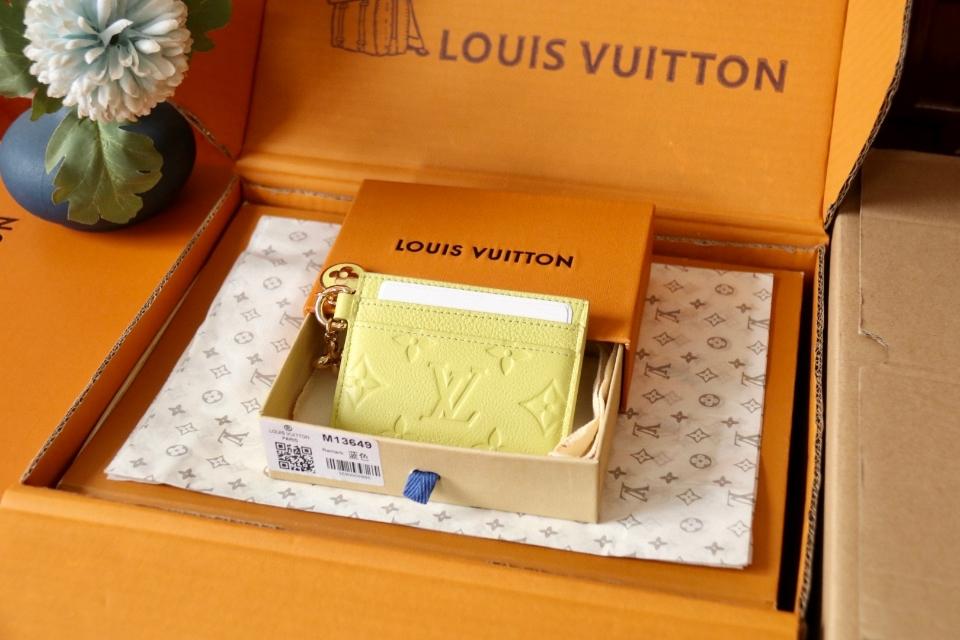 Louis Vuitton M13645
LV Charms Card Holder-duoc-ban-tai-Hvip Bags and Accessories