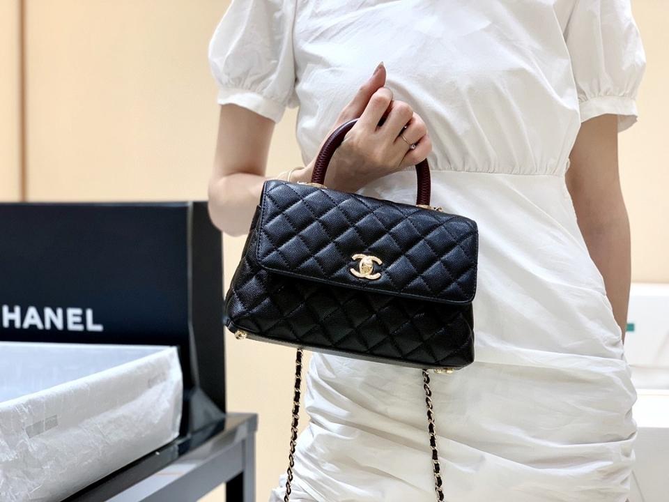 Chanel 22A small coco handle bag Grained calfskin ,Shiny gold tone metal ,black, burgundy handle AS92990 23cm-duoc-ban-tai-Hvip Bags and Accessories