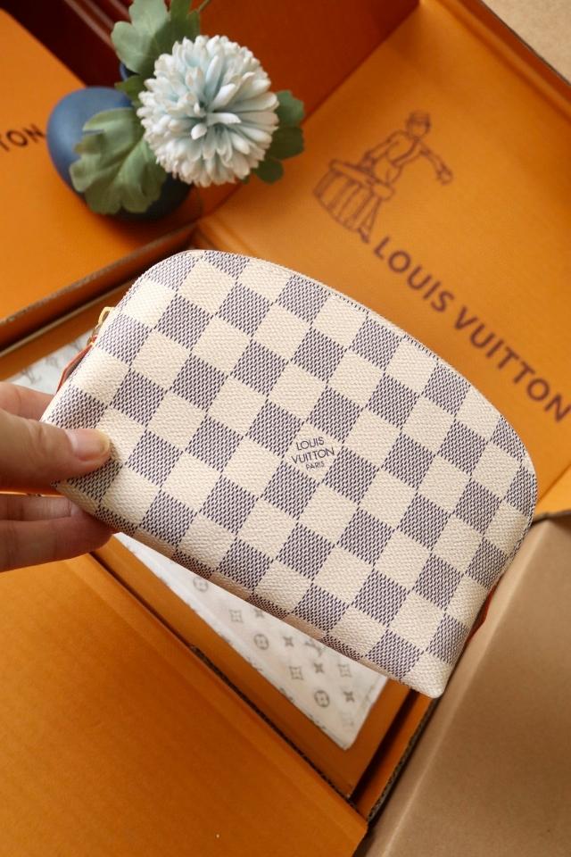 Louis Vuitton N60024
Cosmetic PM Pouch-duoc-ban-tai-Hvip Bags and Accessories