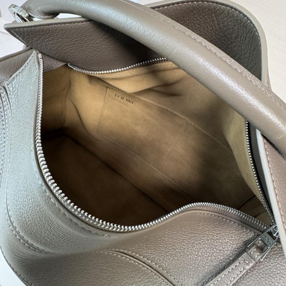 Loewe Large Puzzle bag in supple grained calfskin B510PNLX03 Tundra -duoc-ban-tai-Hvip Bags and Accessories