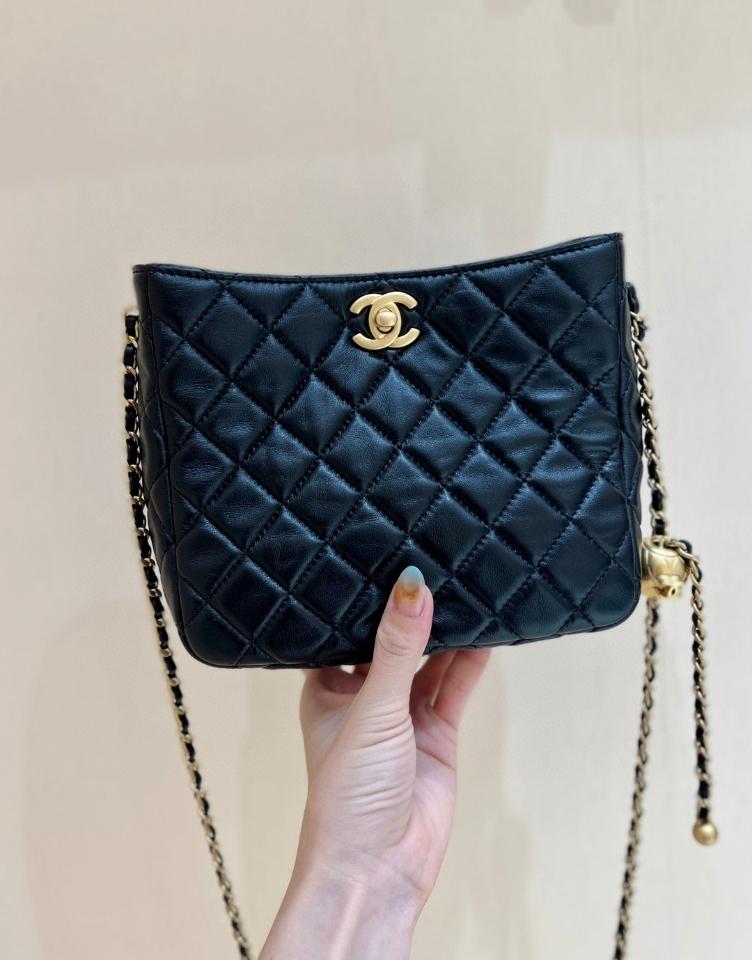 Chanel Small hobo shoulder bag lambskin Gold-Tone Metal Black  As3259 19x16x8cm-duoc-ban-tai-Hvip Bags and Accessories
