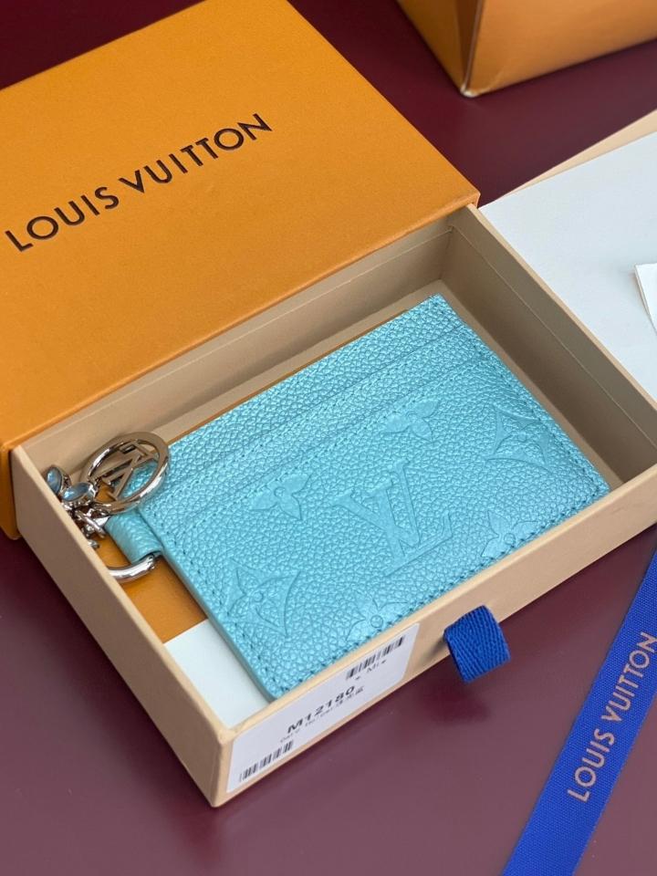 Louis Vuitton M12180
LV Charms Card Holder-duoc-ban-tai-Hvip Bags and Accessories