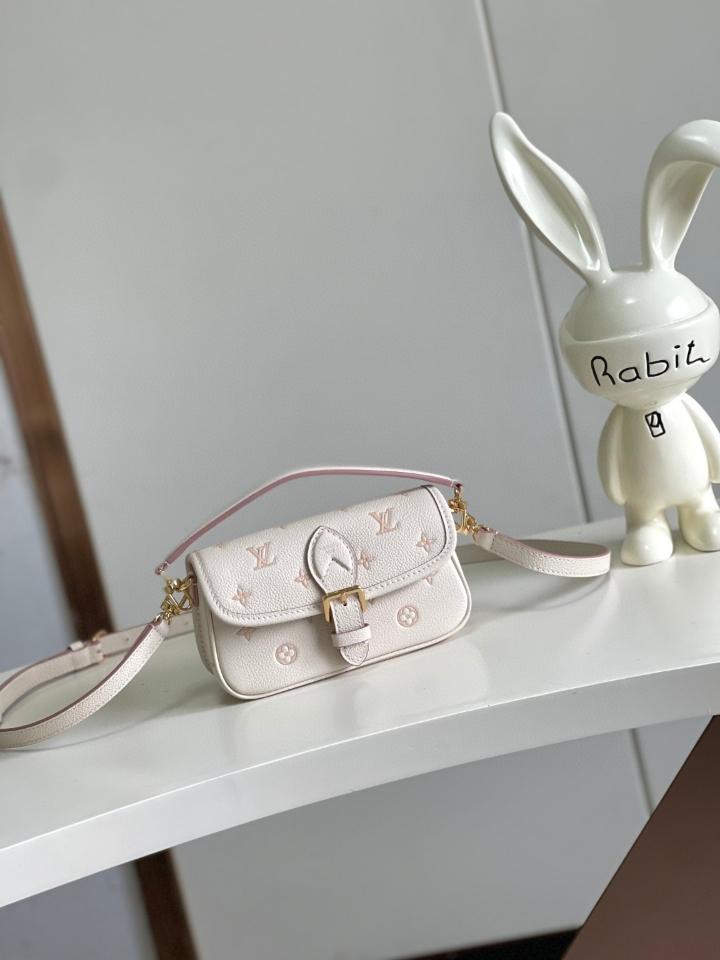 Louis Vuitton M13642
Nano Diane 10.5 x 6 x 19cm Sao chép-duoc-ban-tai-Hvip Bags and Accessories