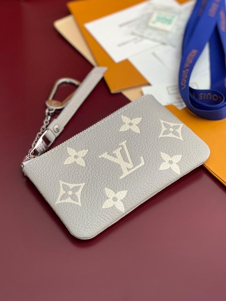 Louis Vuitton M13793
Ví Key Pouch 12 x 7 x 1.5cm-duoc-ban-tai-Hvip Bags and Accessories