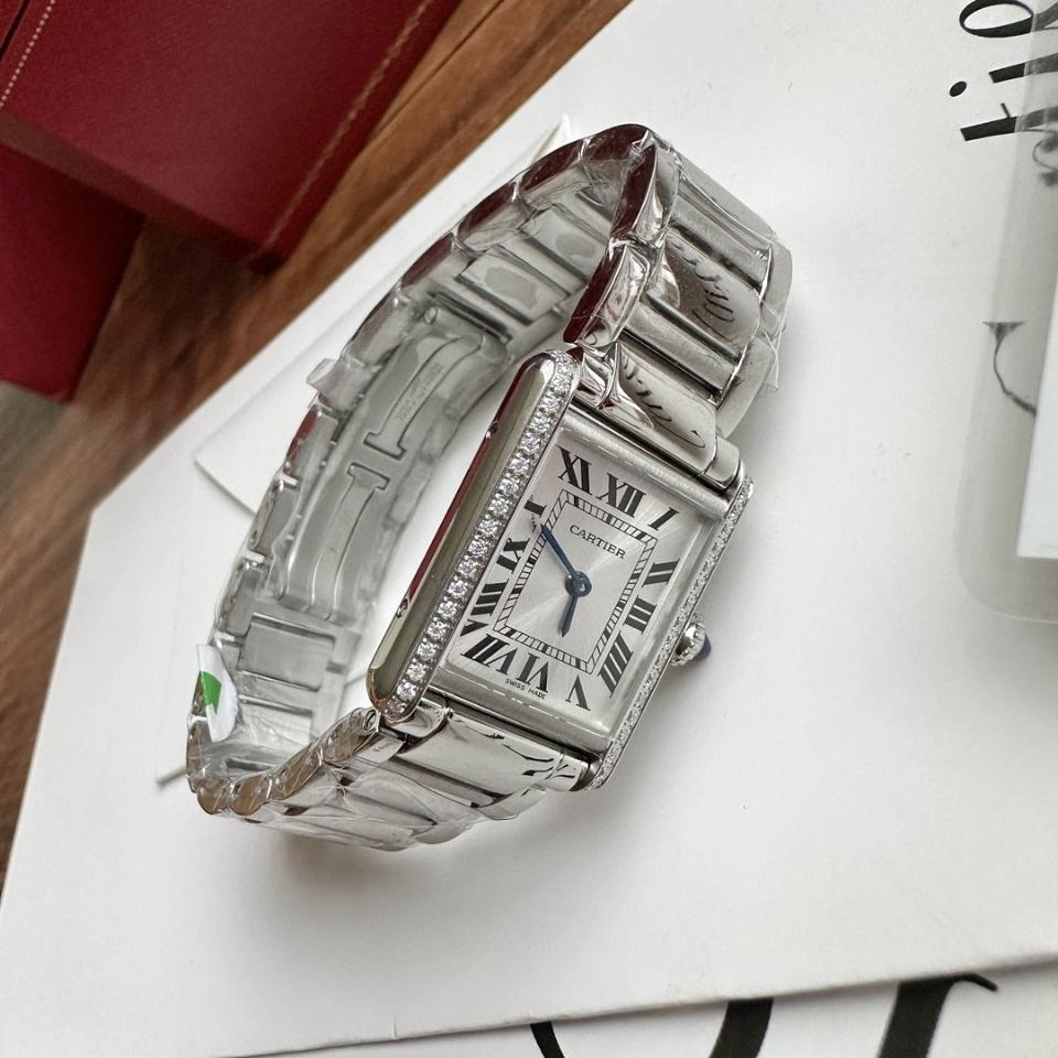 Cartier Tank Must watch
Small model, quartz movement, steel, diamonds W4TA0016-duoc-ban-tai-Hvip Bags and Accessories