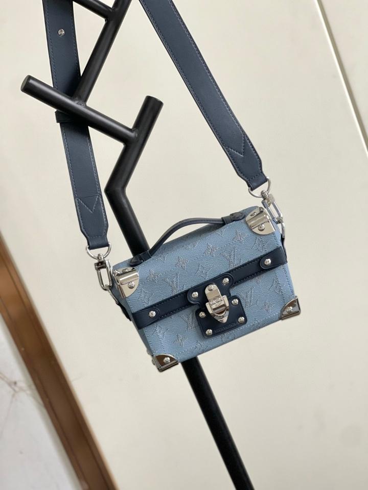 Louis Vuitton M15035
Túi Dạng Hộp Soul Trunk 19x15x7cm-duoc-ban-tai-Hvip Bags and Accessories