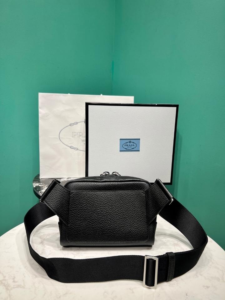 Prada Leather shoulder bag black 2VH184
19.5x13.5x6cm-duoc-ban-tai-Hvip Bags and Accessories