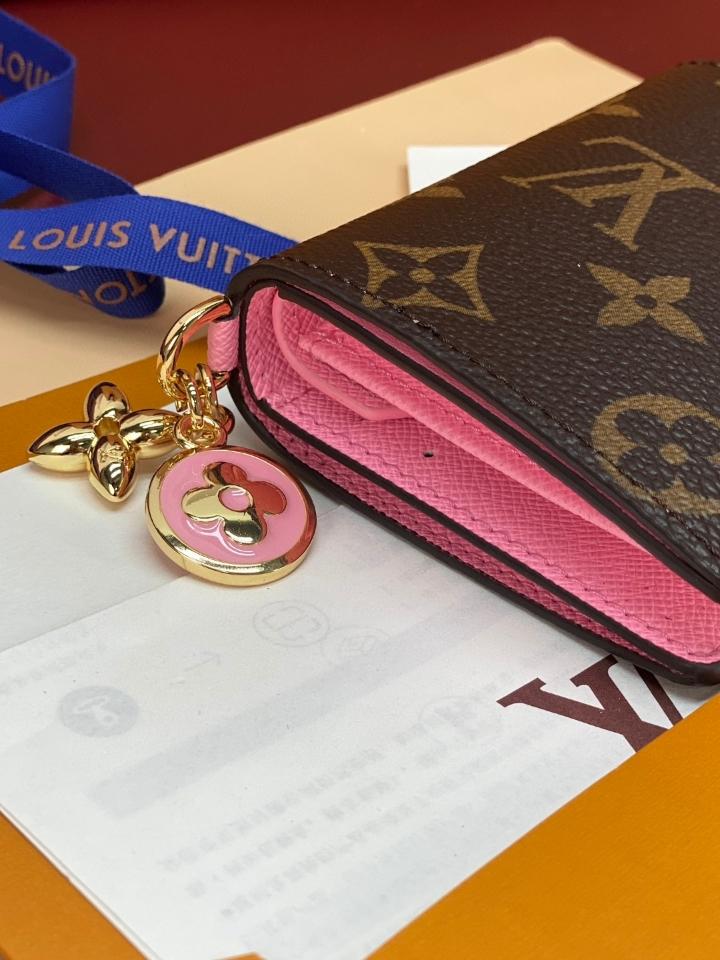 Louis Vuitton M14718
Ví LV Charms 9x10x2.5cm -duoc-ban-tai-Hvip Bags and Accessories
