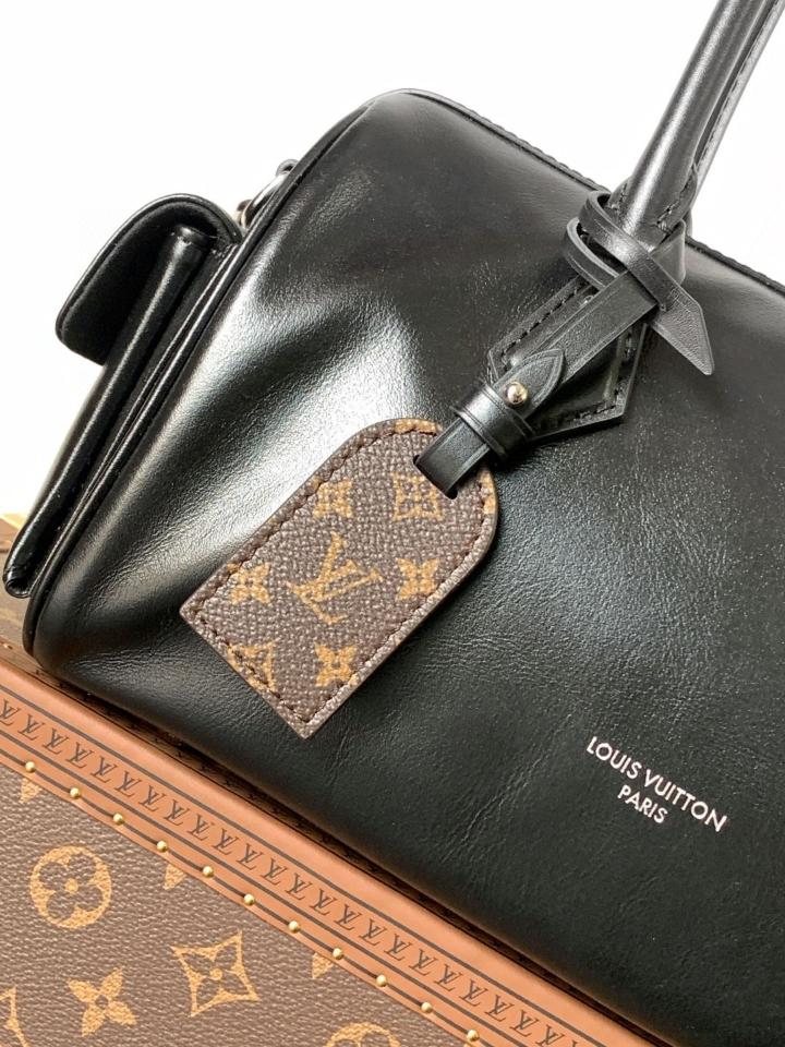 Louis Vuitton M12934
Túi Speedy Cargo Vibe 17 x 12 x 28cm -duoc-ban-tai-Hvip Bags and Accessories