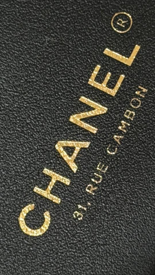 Chanel Large Bowling Bag
 
Calfskin & Gold-Tone Metal 
Black AS6211
19 x 35.5 x 12.5cm-duoc-ban-tai-Hvip Bags and Accessories