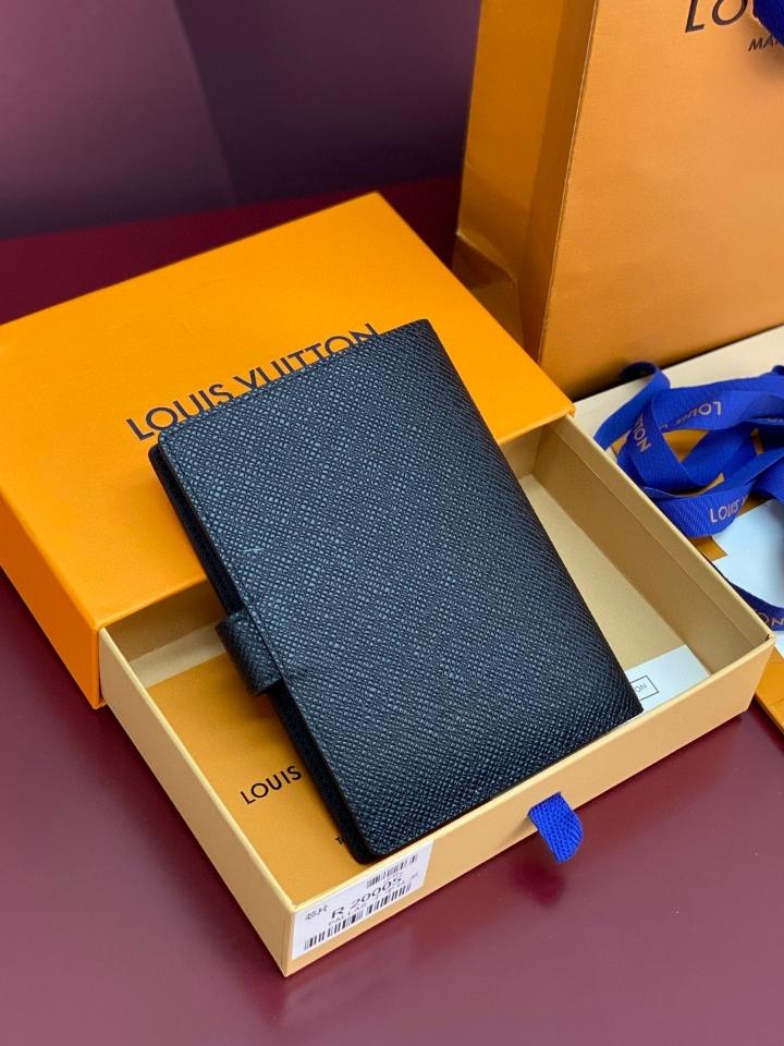 Louis Vuitton R20426
Customizable
Small Ring Agenda Cover-duoc-ban-tai-Hvip Bags and Accessories