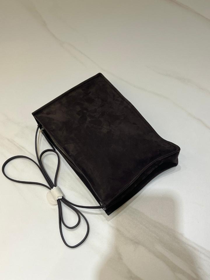 The Row Small shoulder Bag in Nubuck mocha 23.5✖️5.5✖️16.5cm-duoc-ban-tai-Hvip Bags and Accessories