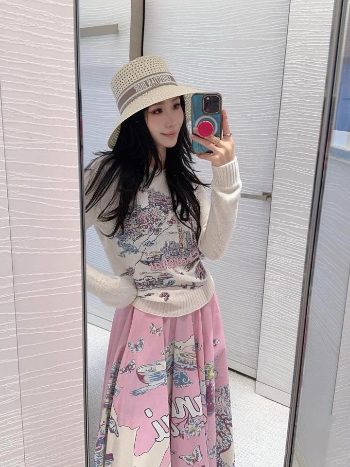 Dior Souvenir Embroidered Sweater
White Multicolor Cashmere Knit
544S57PR331-duoc-ban-tai-Hvip Shoes and Clothes