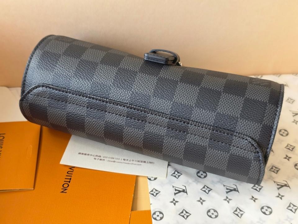 Louis Vuitton M43385
3 Watch Case 20x8x8cm.-duoc-ban-tai-Hvip Bags and Accessories