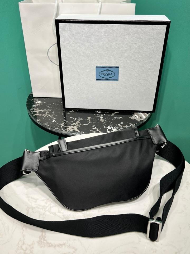 Prada Re-Nylon and suede belt bag Musk black  2VH176 18x15x5cm-duoc-ban-tai-Hvip Bags and Accessories