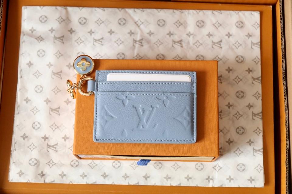 Louis Vuitton M13649
LV Charms Card Holder-duoc-ban-tai-Hvip Bags and Accessories