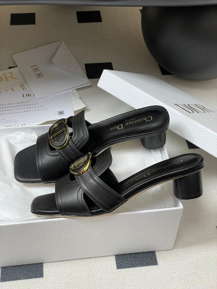 Dior 30 Montaigne Heeled Slide
Black Calfskin
KCQ883VEA_S900 40mm (2)-duoc-ban-tai-Hvip Shoes and Clothes