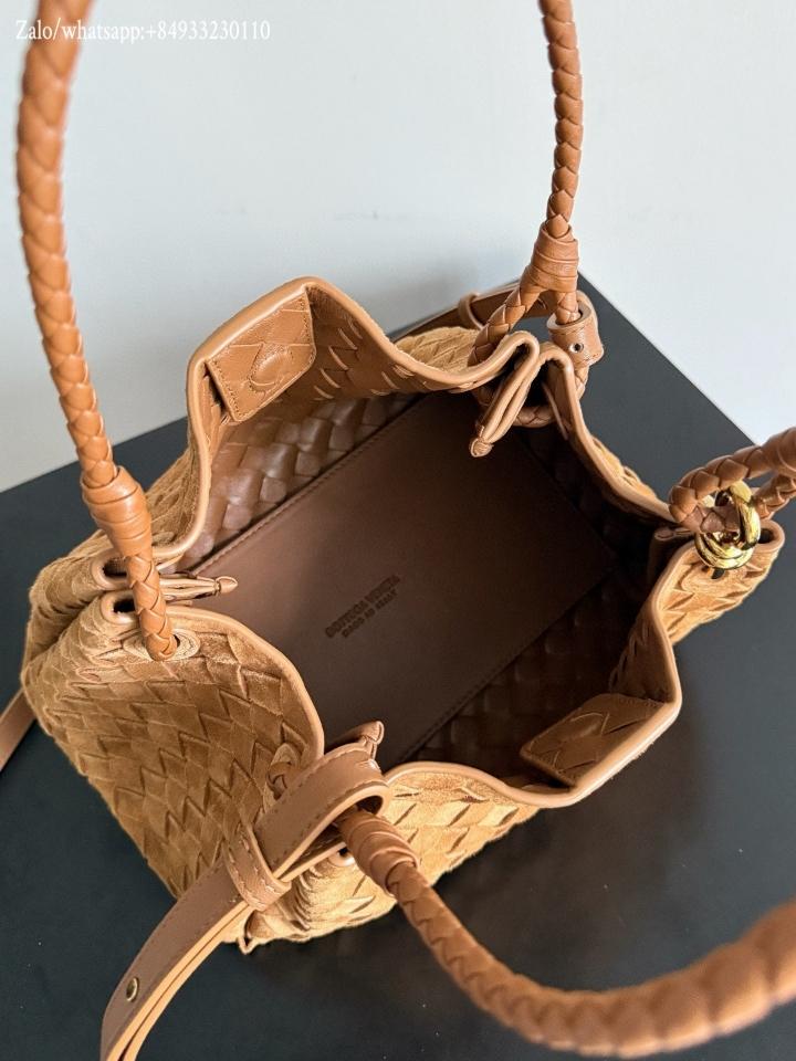 Bottega Veneta medium suede Parachute amber 835921 29.5x17.5x18.5 cm -duoc-ban-tai-Hvip Bags and Accessories