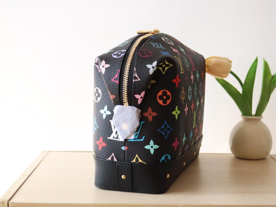 Louis Vuitton M13743
LV x TM Cosmetic Pouch GM black -duoc-ban-tai-Hvip Bags and Accessories