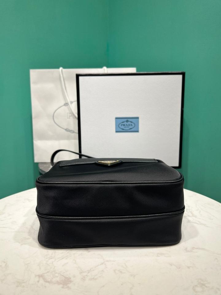 Prada Re-Edition 1978 medium Re-Nylon and Saffiano leather shoulder bag black 1BH218 21*17*8cm-duoc-ban-tai-Hvip Bags and Accessories