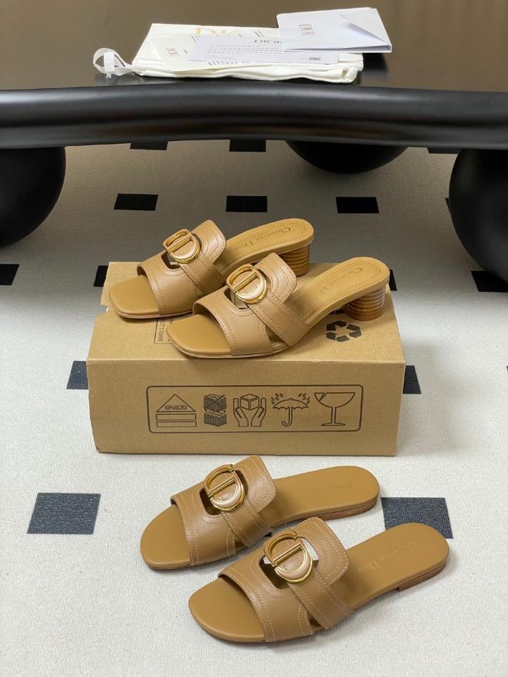 Dior 30 Montaigne Slide
Beige Calfskin
 KCQ266VEA (2) -duoc-ban-tai-Hvip Shoes and Clothes