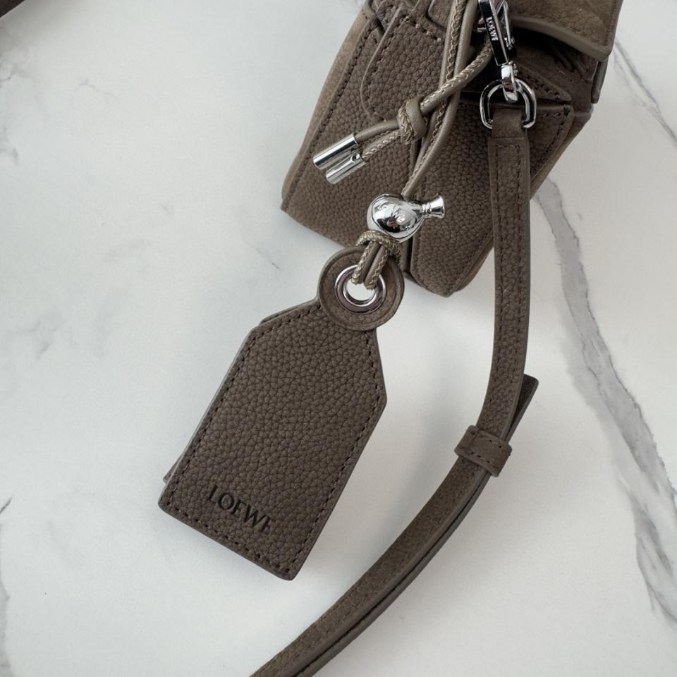 LOEWE mini Featherlight Puzzle bag in grained nubuck Tundra A510PLSX03 18*12.5*8CＭ-duoc-ban-tai-Hvip Bags and Accessories