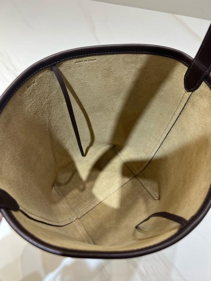 THE ROW Medium N/S Park smooth calfskin leather tote bag Chestnut 30X28X15.5cm -duoc-ban-tai-Hvip Bags and Accessories