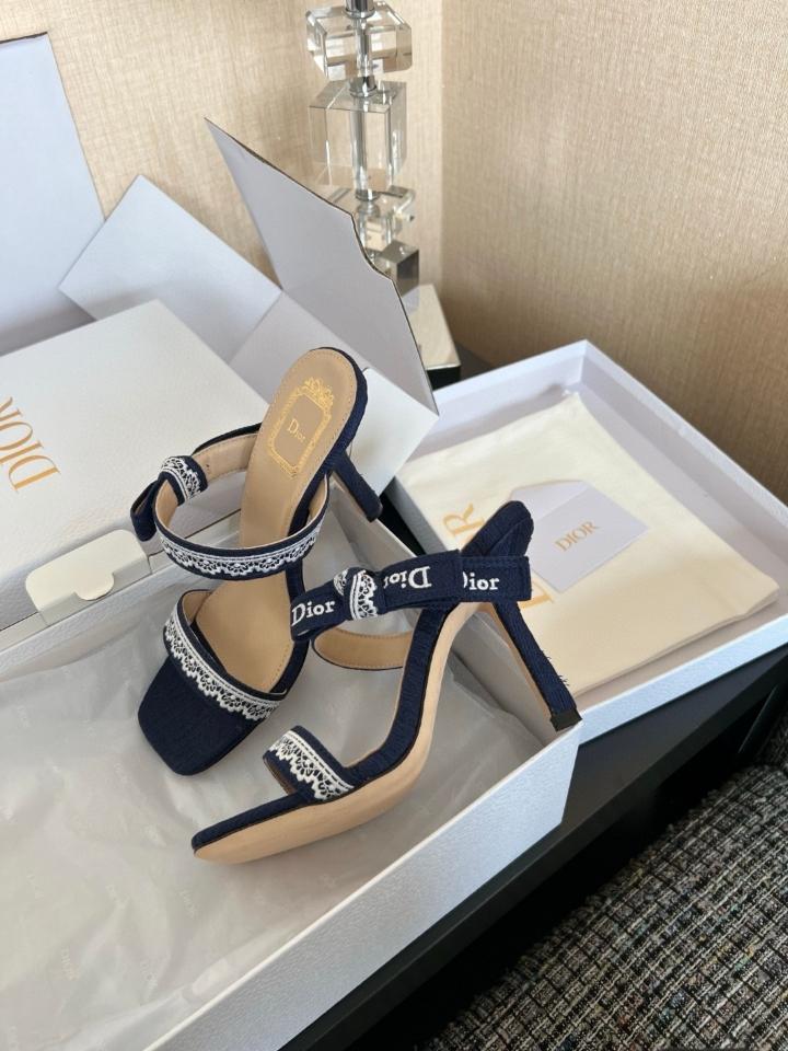 Dior Heeled Sandal with Straps
Navy Embroidered Cotton -duoc-ban-tai-Hvip Shoes and Clothes