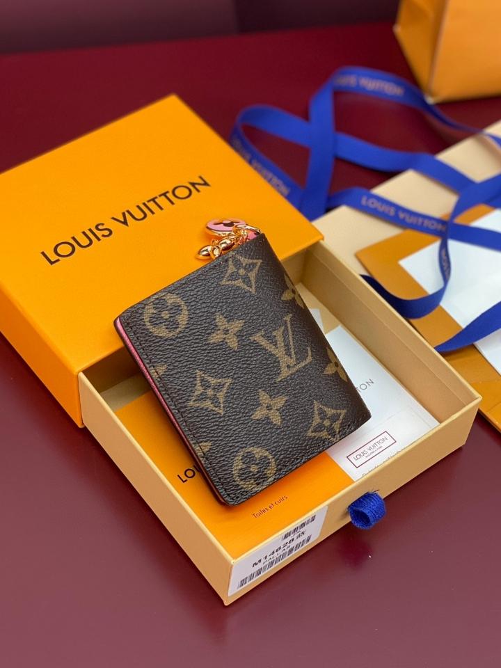 Louis Vuitton M14718
Ví LV Charms 9x10x2.5cm -duoc-ban-tai-Hvip Bags and Accessories