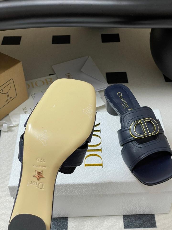 Dior 30 Montaigne Heeled Slide
Navy blue Calfskin
KCO374CFY 40mm (2) -duoc-ban-tai-Hvip Shoes and Clothes