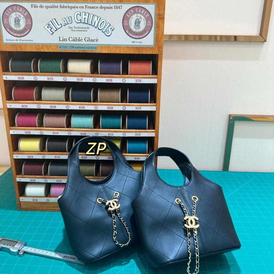 Chanel 26p small Shopping Bag   Calfskin & Gold-Tone Metal  black AS6132 27.5*21*10cm-duoc-ban-tai-Hvip Bags and Accessories