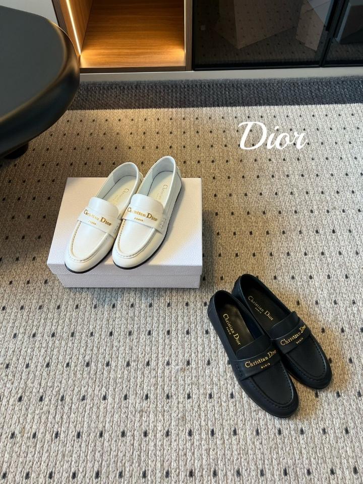 Dior Dior Boy Loafer
Black Supple Calfskin
KDF039VSO_S900 (1)-duoc-ban-tai-Hvip Shoes and Clothes