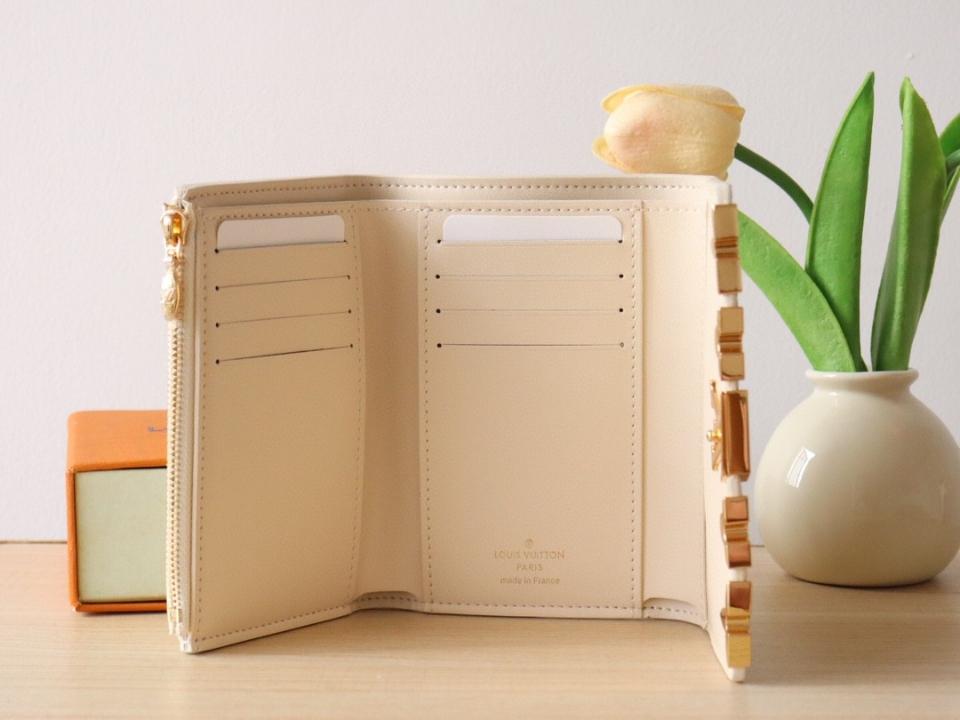 Louis Vuitton M11363
Capucines Compact Wallet.-duoc-ban-tai-Hvip Bags and Accessories
